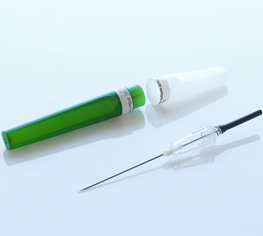 Aguja de Vacuum del retroceso del verde de la seguridad 21G Pen Type Blood Collection Needle