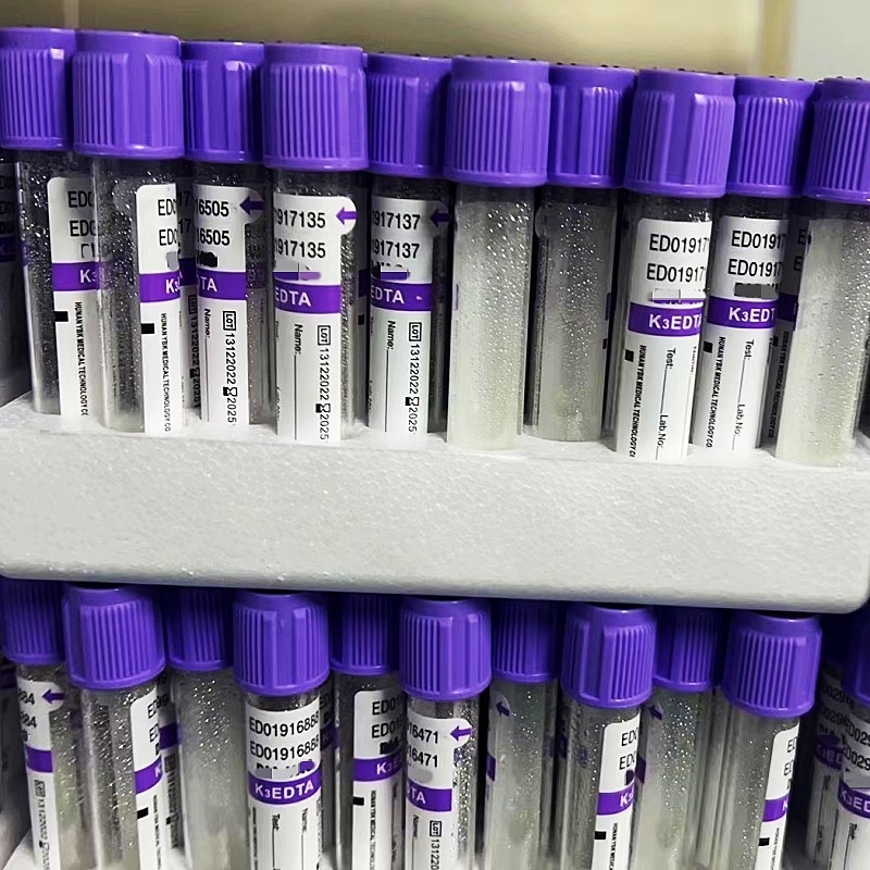 Estantes del tubo 12/18 de la muestra de sangre del EDTA del vacío por el añadido del cartón 3.2mg/ml
